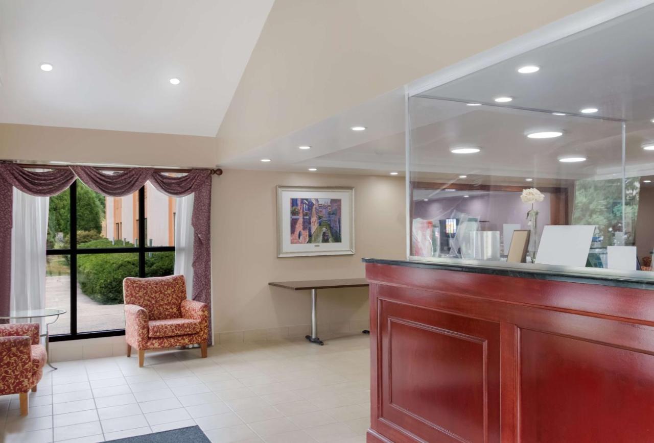 All Seasons Inn & Suites Smithfield Eksteriør billede
